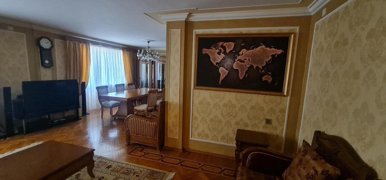 Gold Wall Apartment 巴库 外观 照片